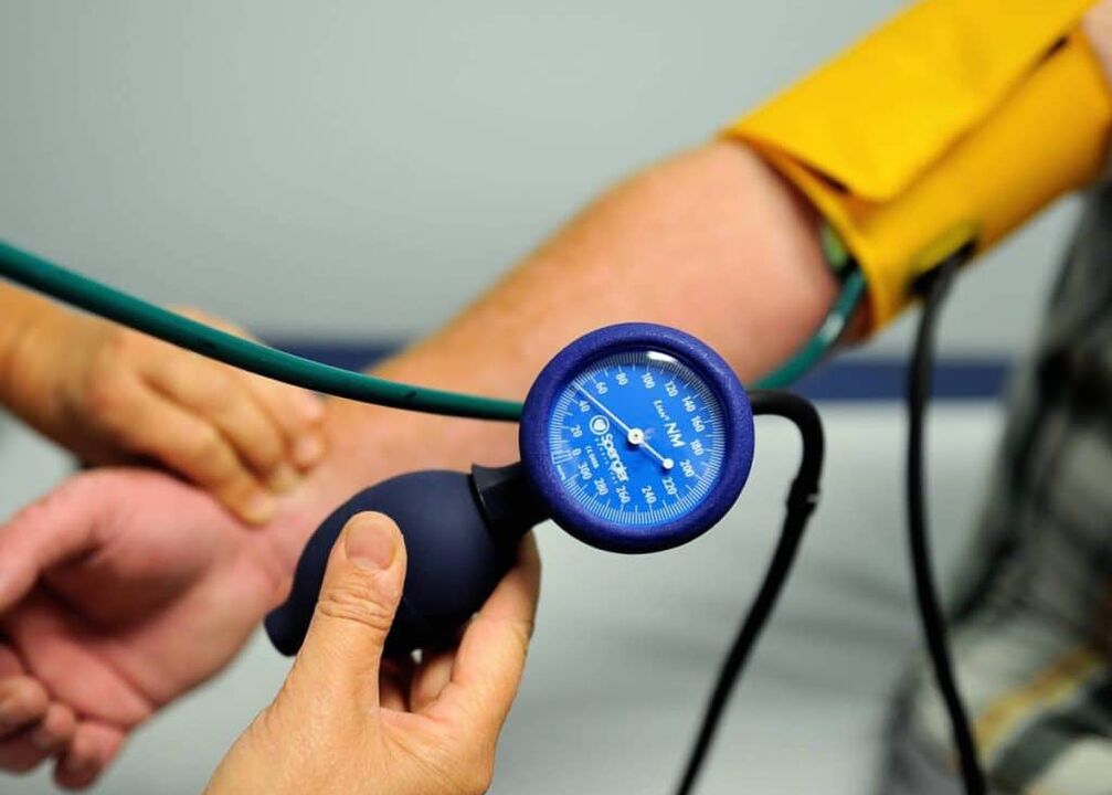 Ako imate hipertenziju, trebate pravilno i redovito mjeriti krvni tlak. 
